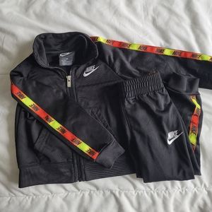 Nike tracksuit 2t
